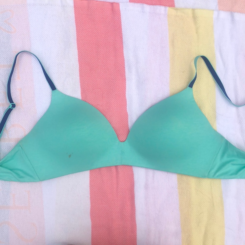 Victoria’s Secret No Wire bra 34C